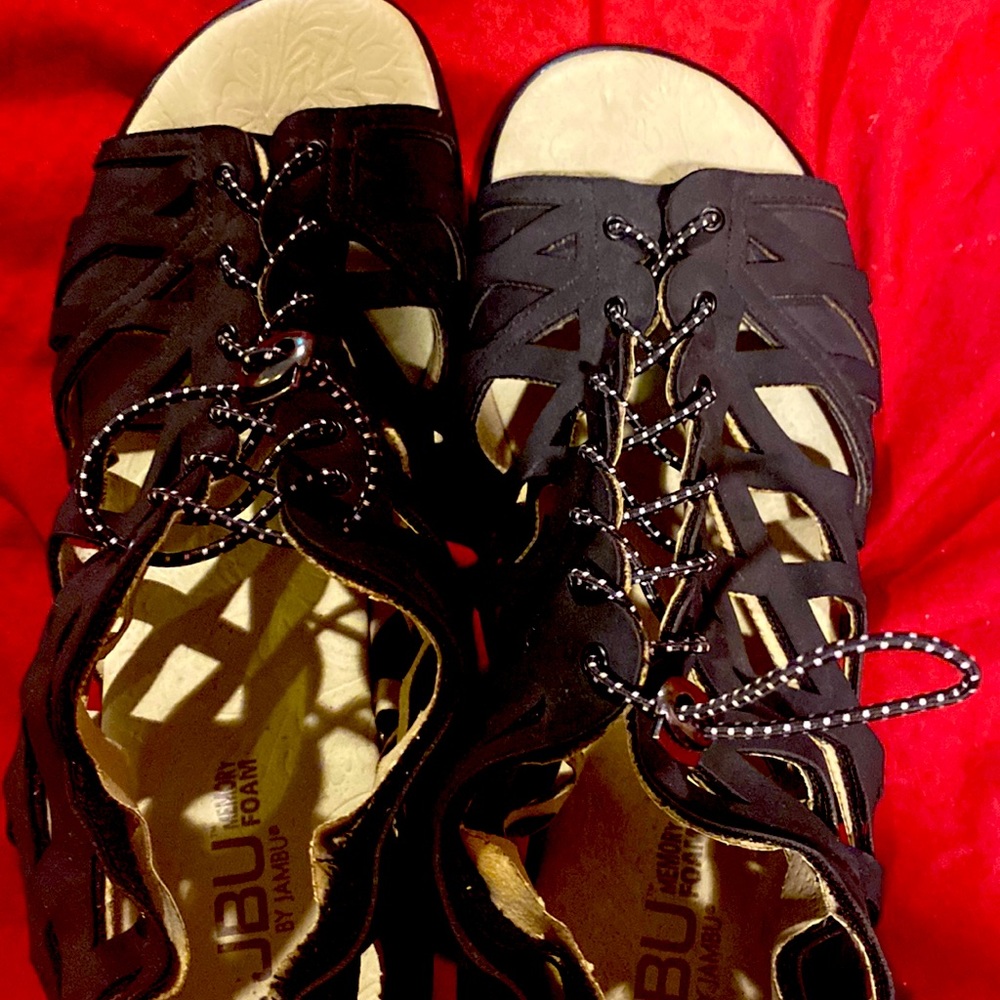 Brand new 9.5 jjbu sandals